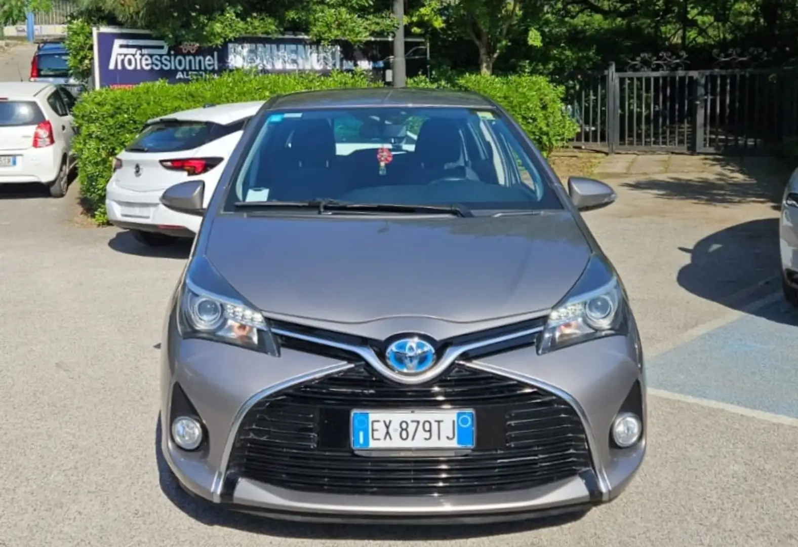 Toyota Yaris Bellissima Yaris Active Hybrid con Navigatore Bronze - 1