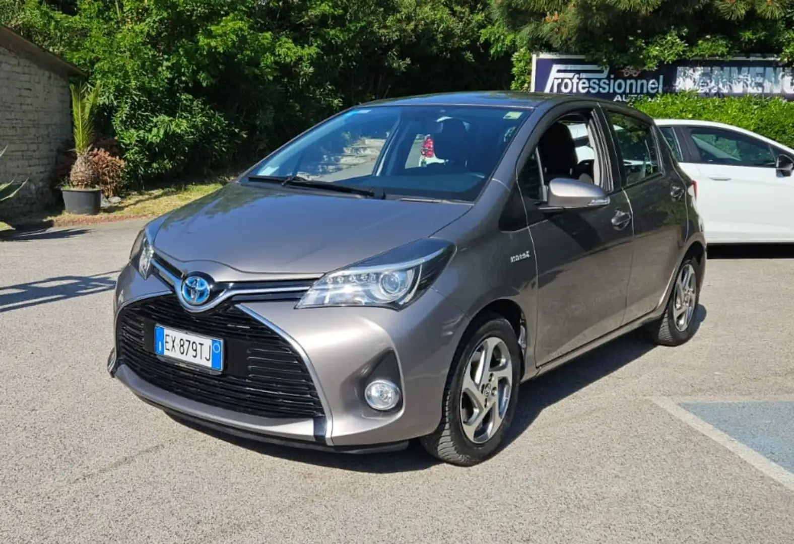 Toyota Yaris Bellissima Yaris Active Hybrid con Navigatore Bronze - 2