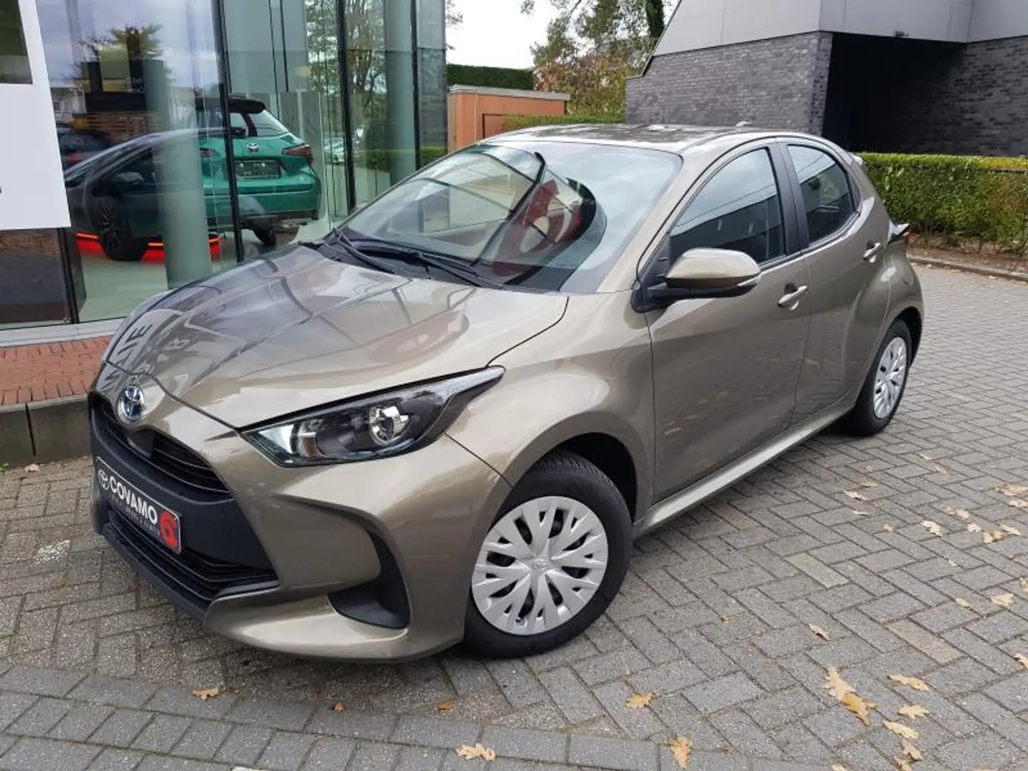 Toyota Yaris 1.5HEV Dynamic Brons - 2
