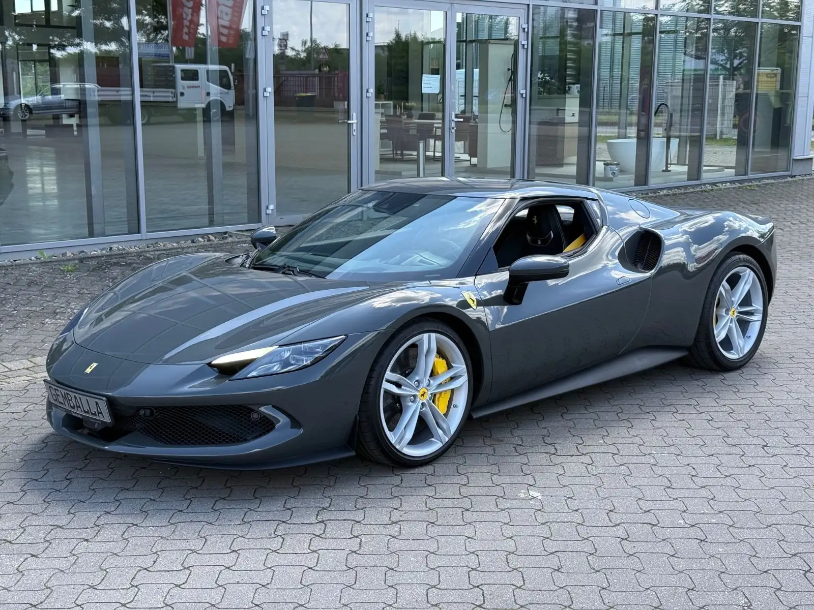 Ferrari JBL, LIFT, DEUTSCHES FZG AUS 1. HAND