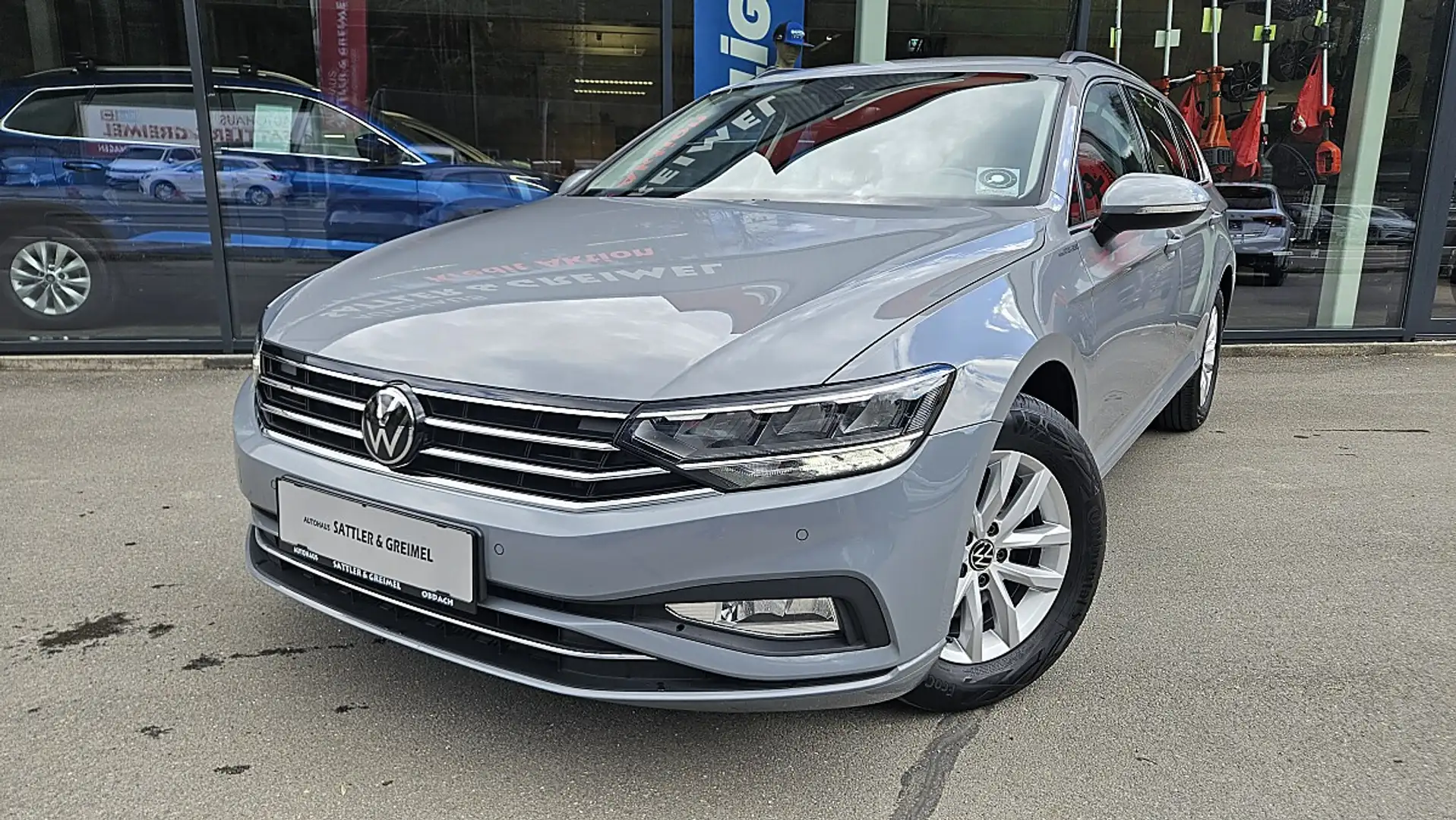 Volkswagen Passat Variant Business 2,0 SCR TDI DSG Grau - 1