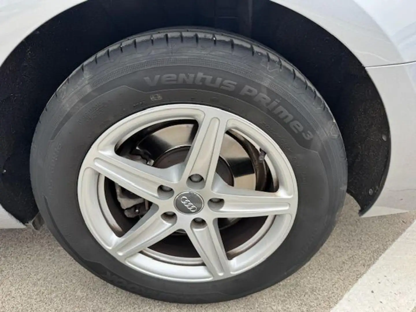 Audi A4 Avant 30 TDI/136 CV S tronic Business Argent - 2