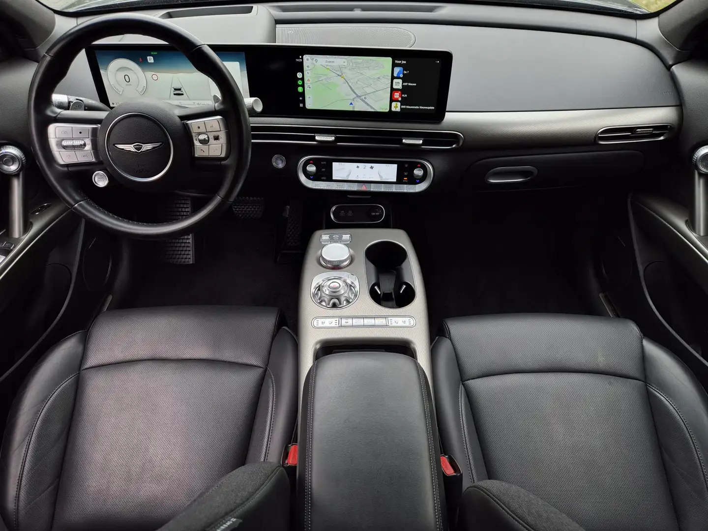 Genesis GV60 Long Range Sport 74 kWh AWD / SOH 98% / Fabrieksga Grau - 2