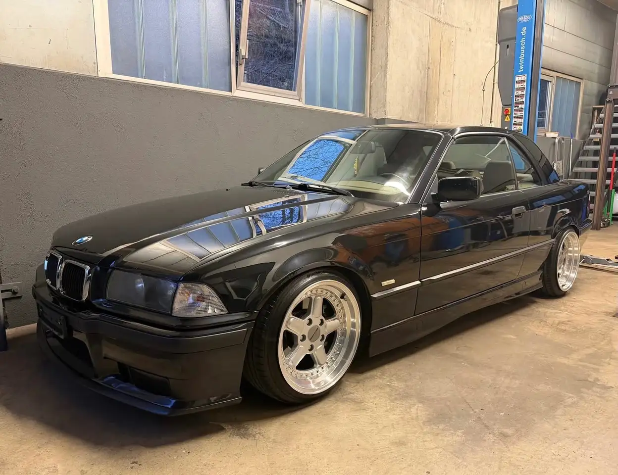 BMW 320i, foto 1