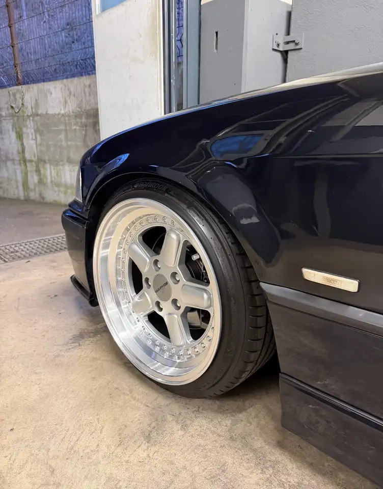 BMW 320i, foto 2