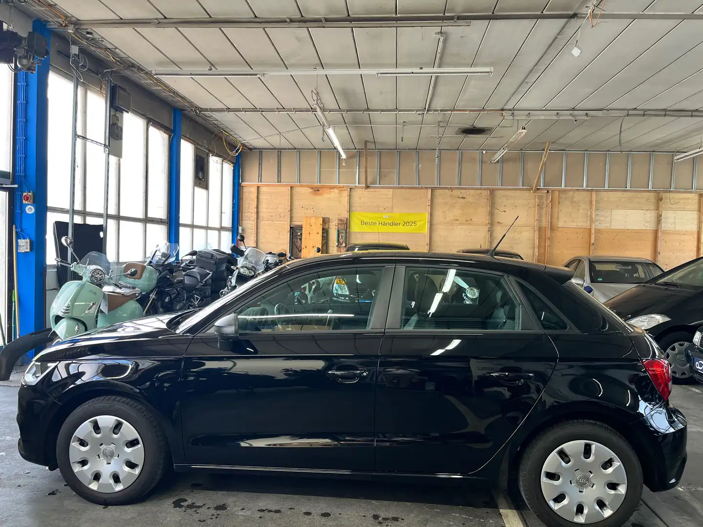 Audi A1 basis Klima und Sitzheizung! Servicegepflegt! Noir - 2
