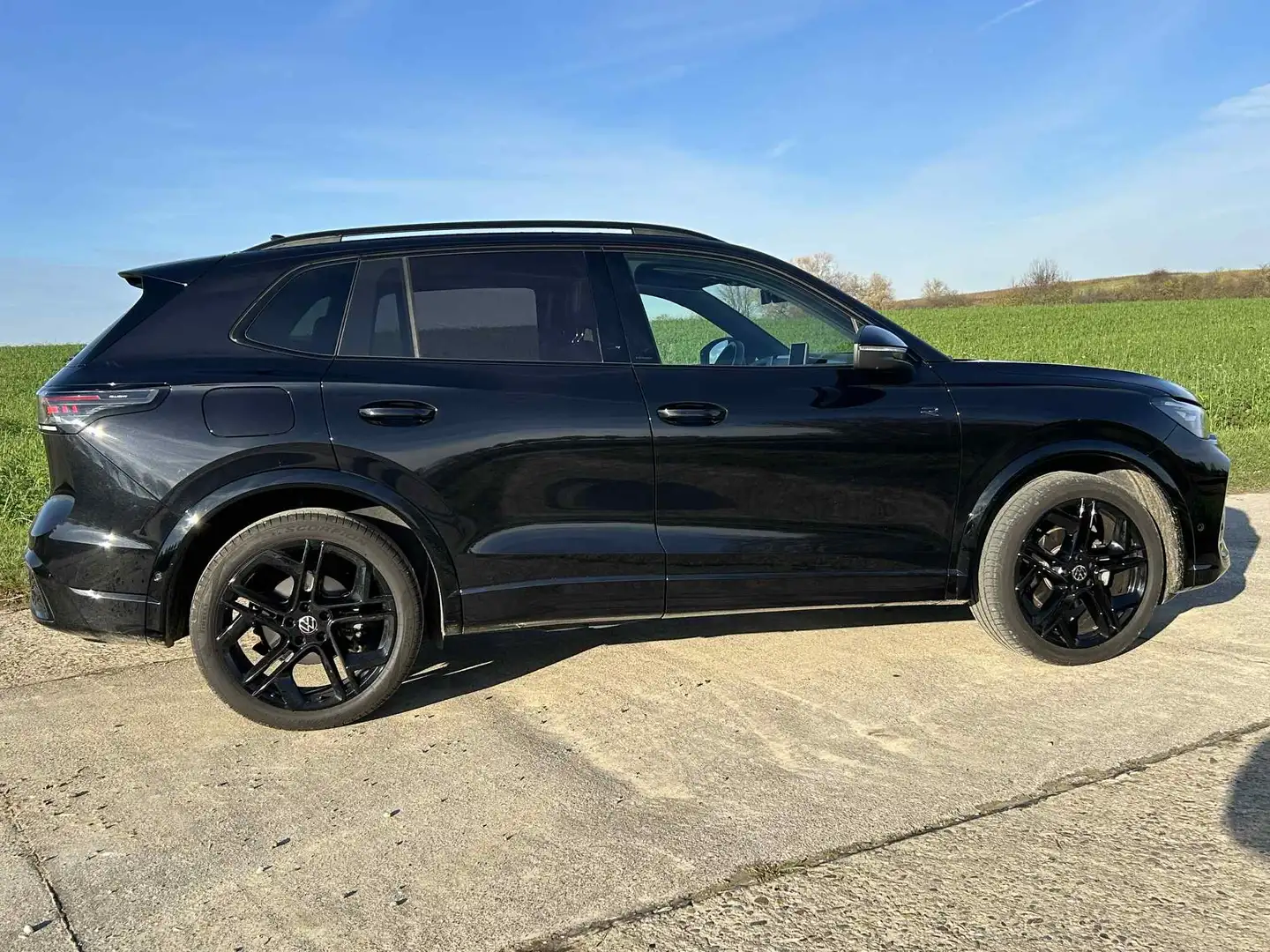 Volkswagen Tiguan Tiguan 1.5 eTSI OPF DSG R-Line Noir - 1