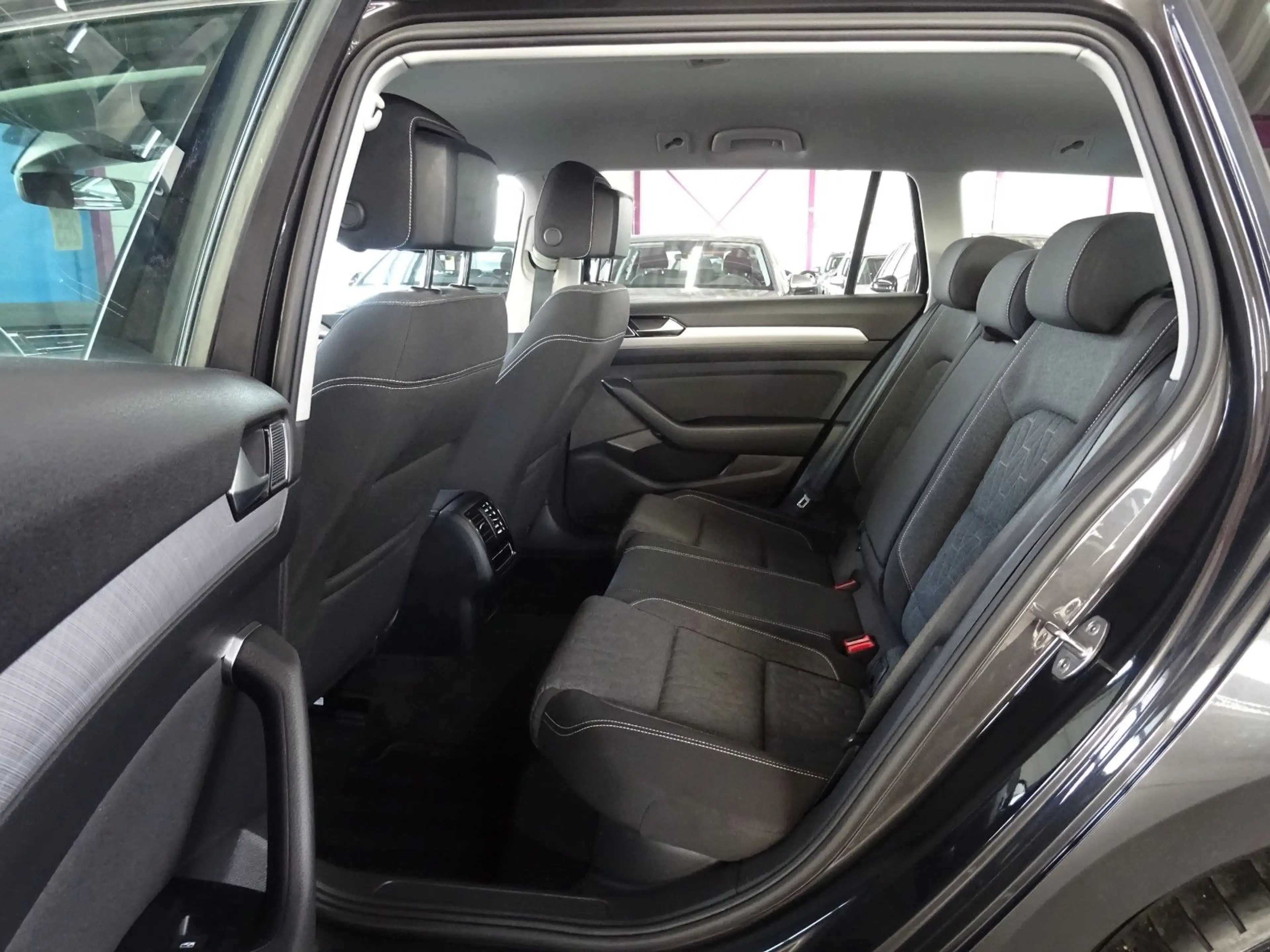 Volkswagen Passat Variant PASSAT 2.0 TDI CL.*ACC*AHK*CAM*SWA*SHA*LED* — photo 11