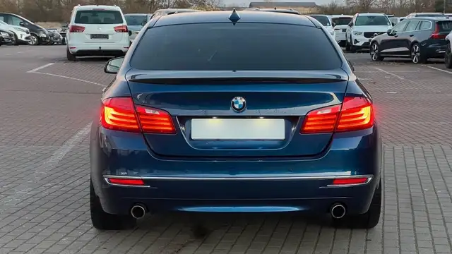 BMW 5 Series view 6