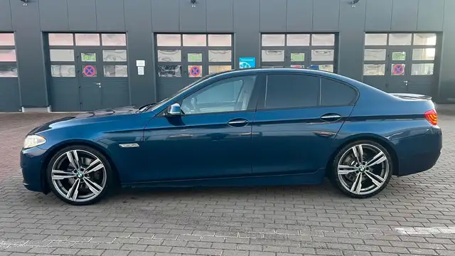 BMW 5 Series view 3