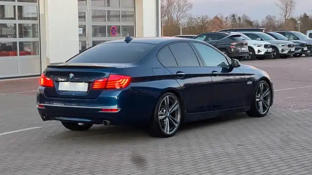BMW 5 Series view 7