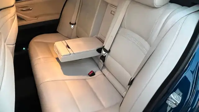 BMW 5 Series view 14