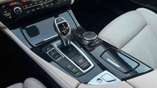 BMW 5 Series view 13
