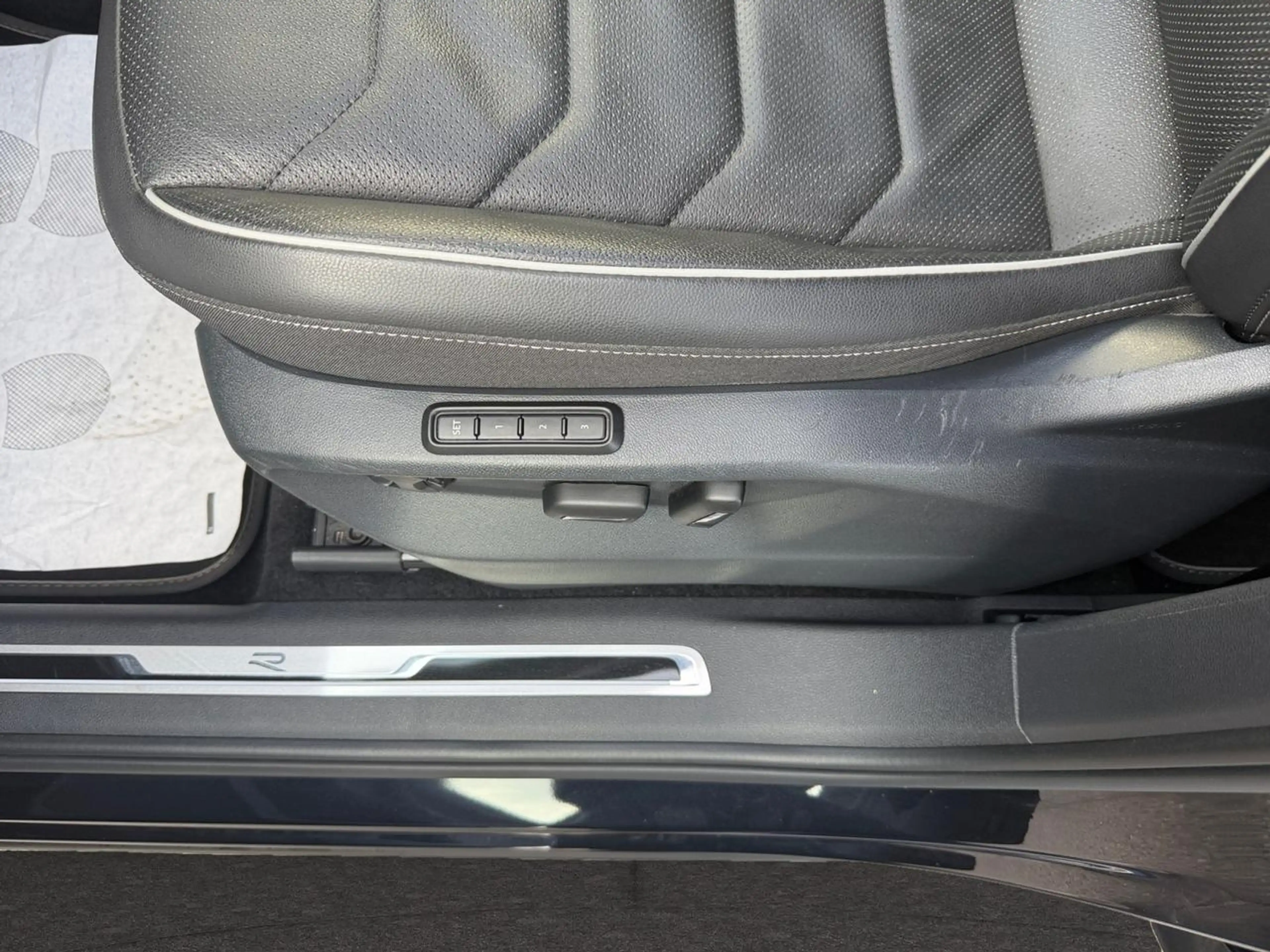 Volkswagen Tiguan Allspace Tiguan Allspace 2.0 TDi SCR R-Line Business Premium 7pl. DSG — photo 12
