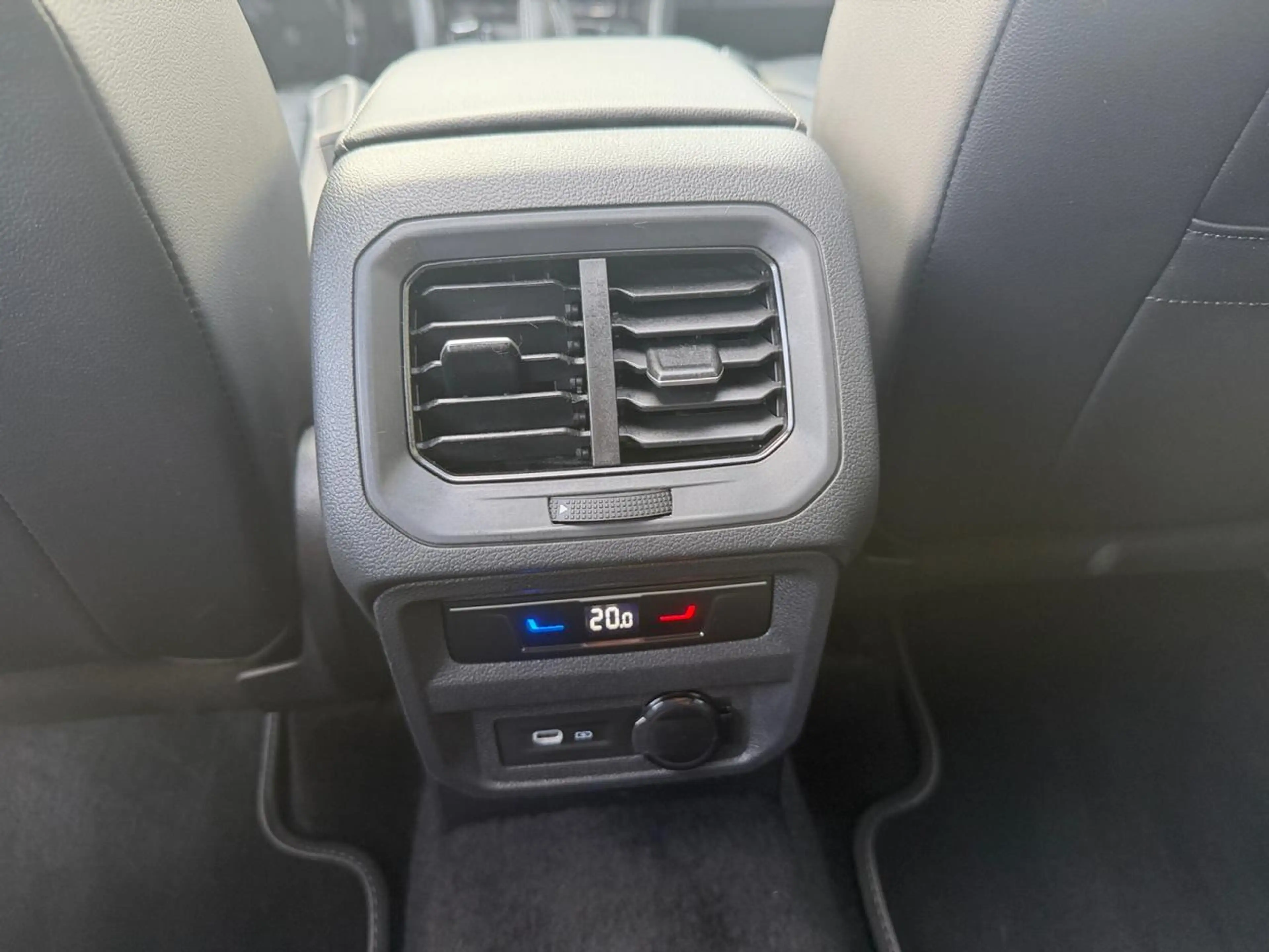 Volkswagen Tiguan Allspace Tiguan Allspace 2.0 TDi SCR R-Line Business Premium 7pl. DSG — photo 15