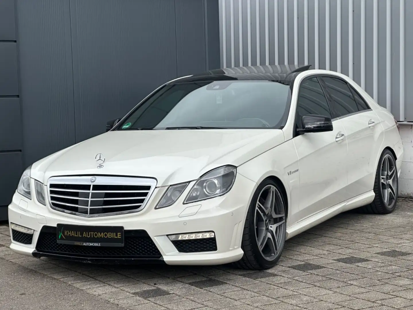 Mercedes-Benz E 63 AMG Lim. | Panorama | "AMG Drivers Package" White - 1