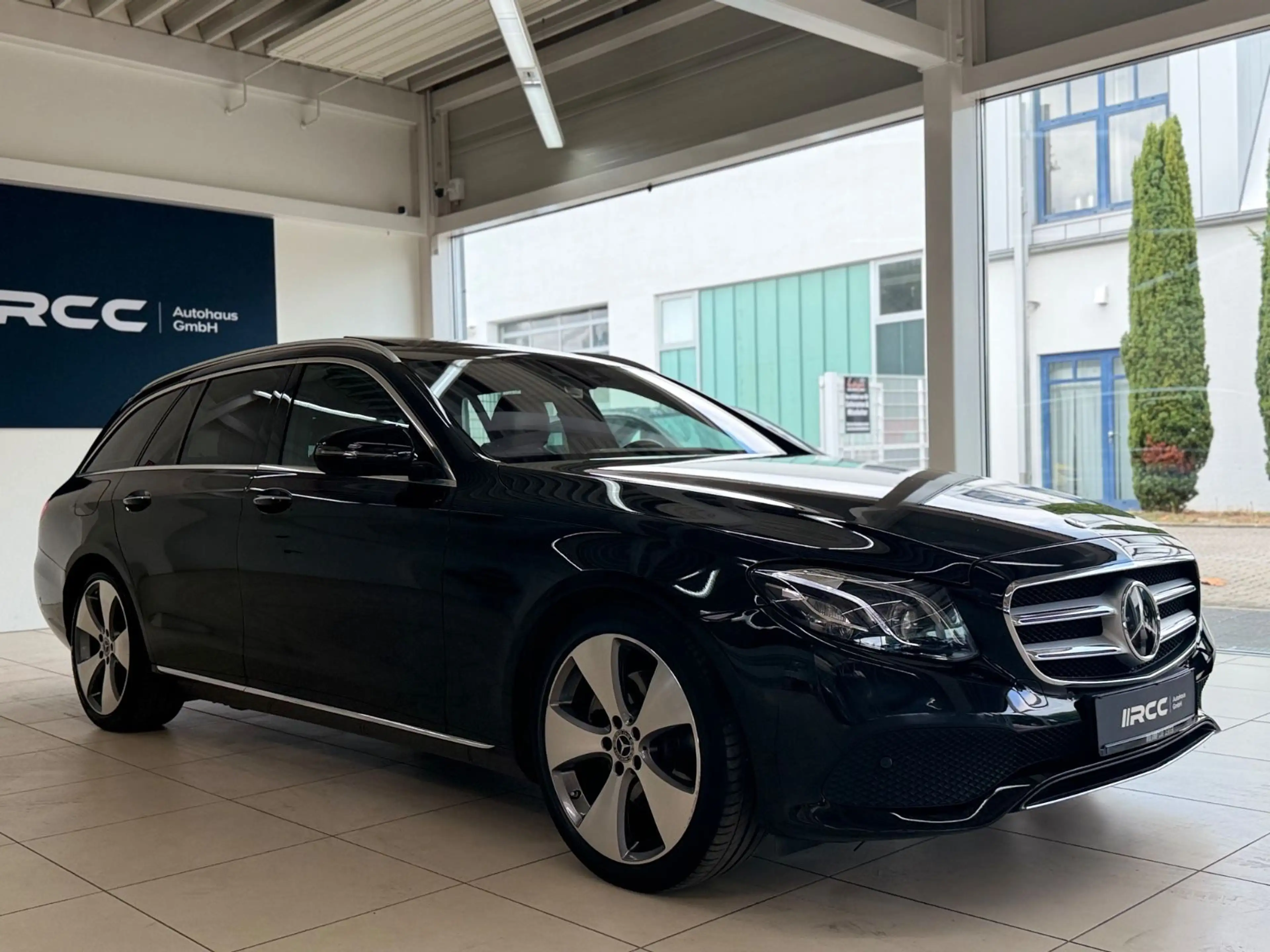 Mercedes-Benz E 250 T Avantgarde Multi Distr Kam Schiebe AHK — photo 3