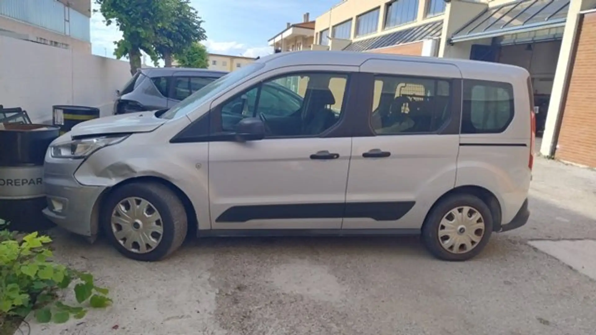 Ford Transit Connect autocarro 5 posti 1.5 dci Stříbrná - 1