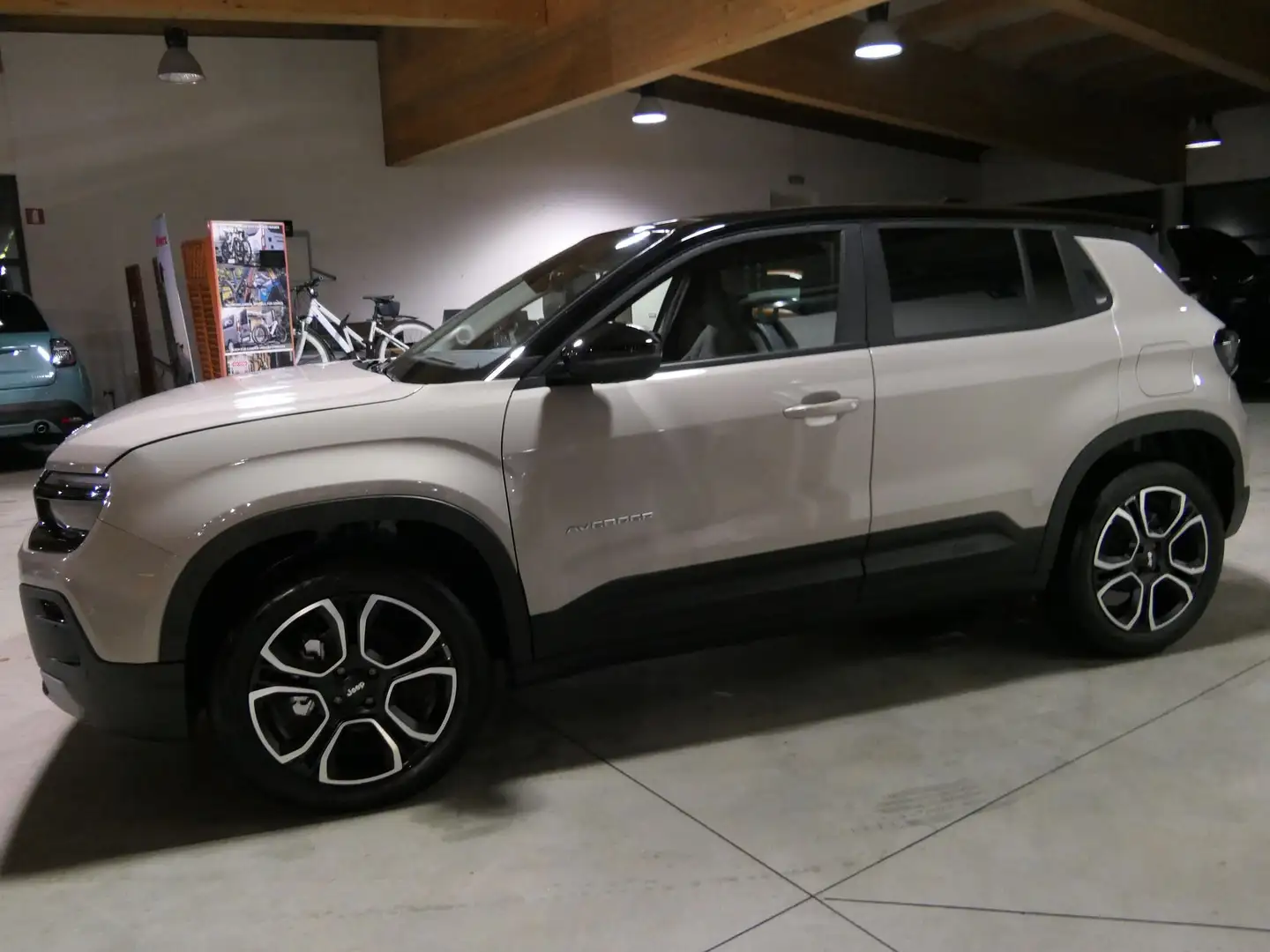 Jeep Avenger 1.2 Turbo 100 CV Summit Gris - 1