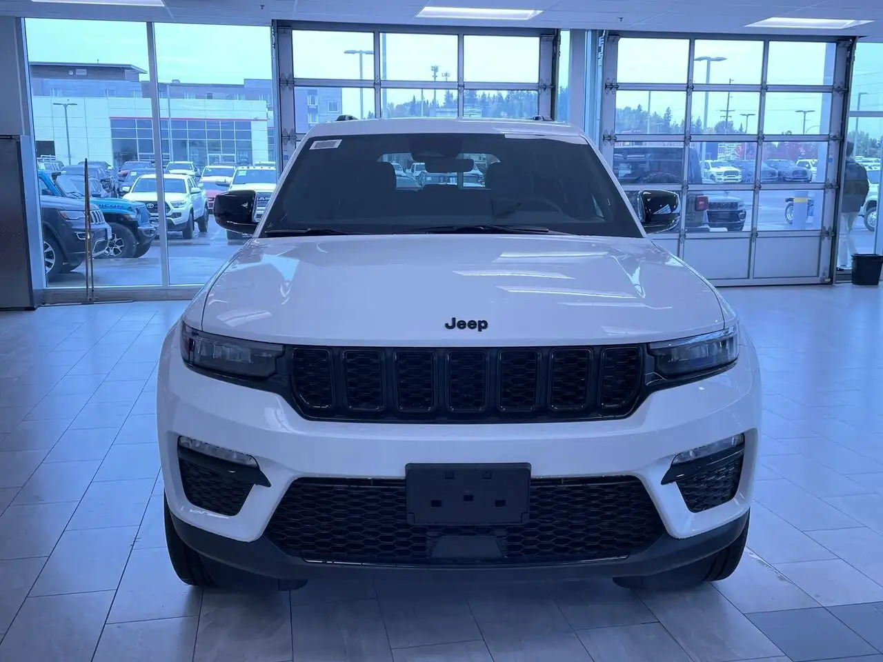 Jeep Grand Cherokee снимка Jeep Grand Cherokee