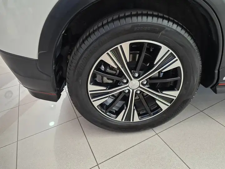 Mitsubishi Eclipse Cross 2018, foto 22