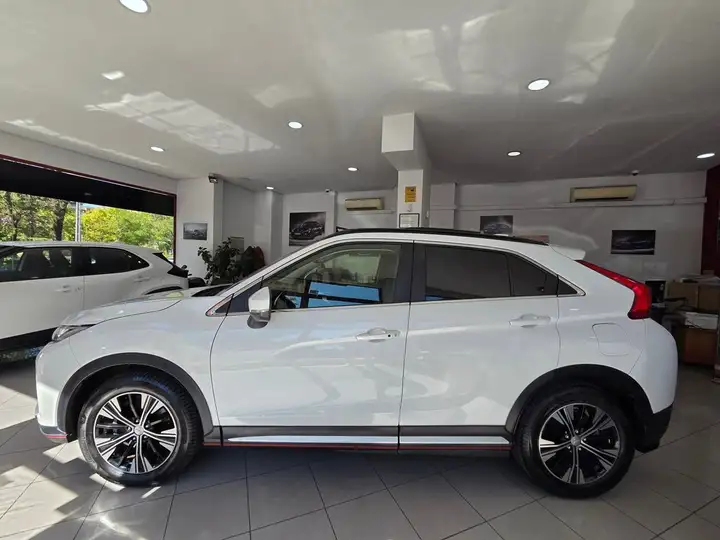 Mitsubishi Eclipse Cross 2018, foto 4