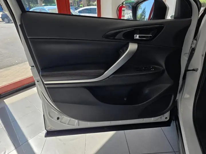 Mitsubishi Eclipse Cross 2018, foto 30