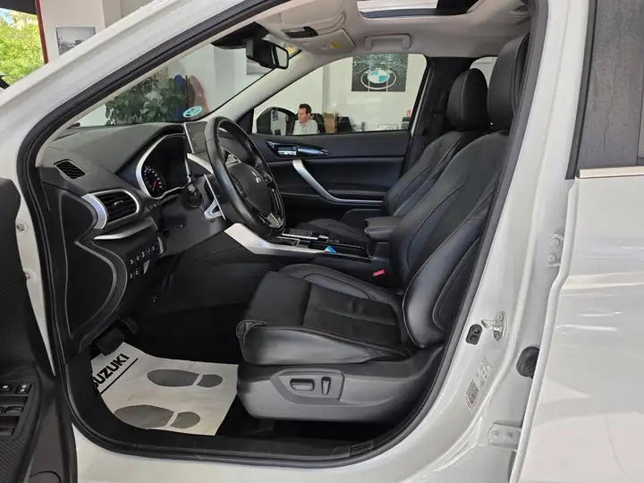Mitsubishi Eclipse Cross 2018, foto 28