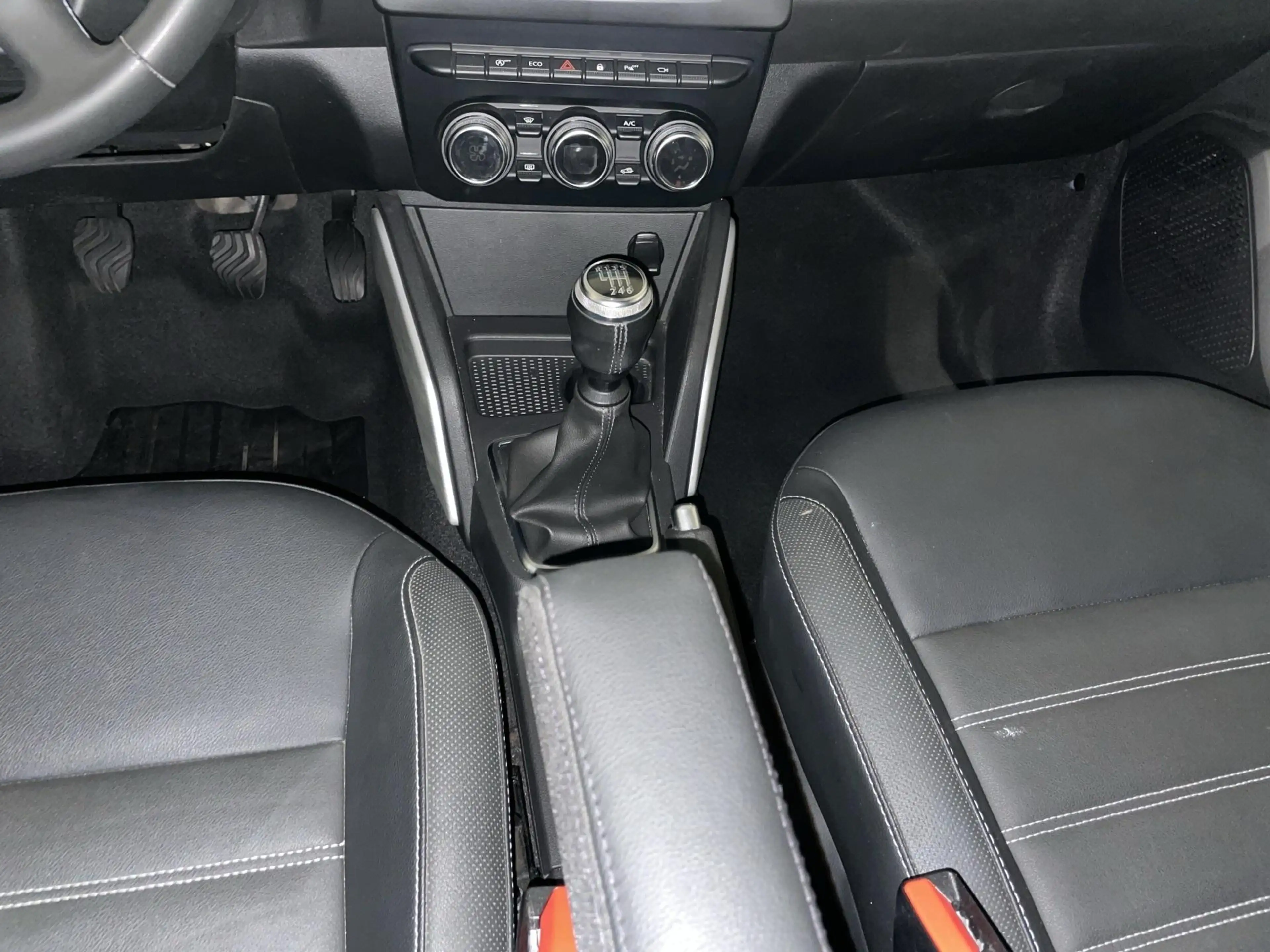 Dacia Duster 1.5 DCi DUSTER 85kW — photo 10