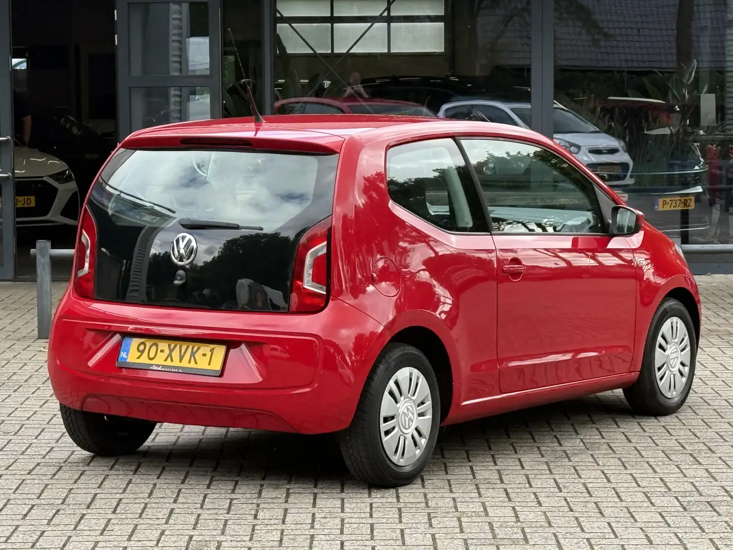 Volkswagen up! 1.0 move up! BlueMotion Airco/Elktr pakket NAP Nie Rood - 2