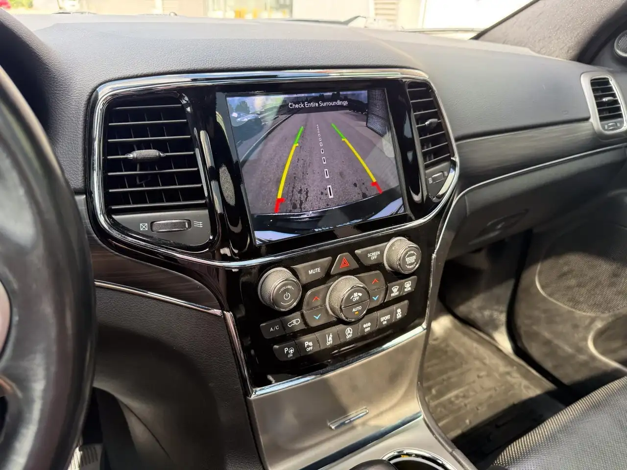 Jeep Grand Cherokee photo Jeep Grand Cherokee