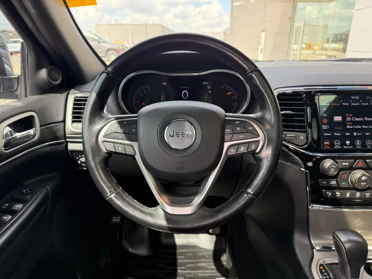 Jeep Grand Cherokee photo Jeep Grand Cherokee
