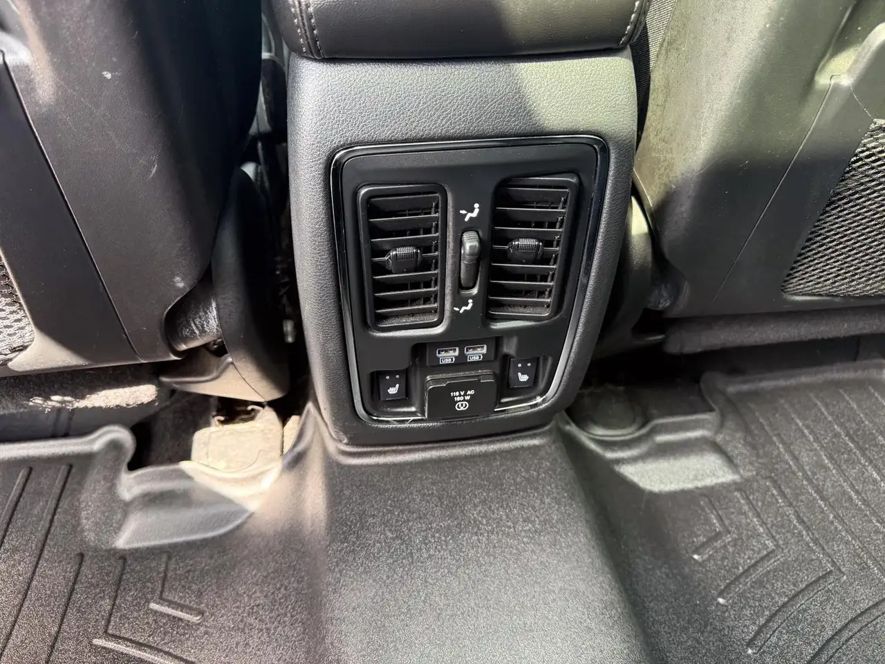 Jeep Grand Cherokee photo Jeep Grand Cherokee