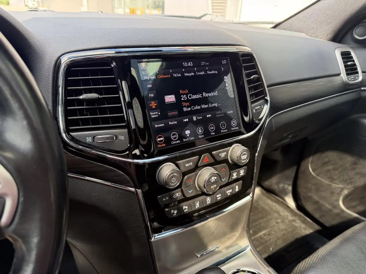 Jeep Grand Cherokee photo Jeep Grand Cherokee