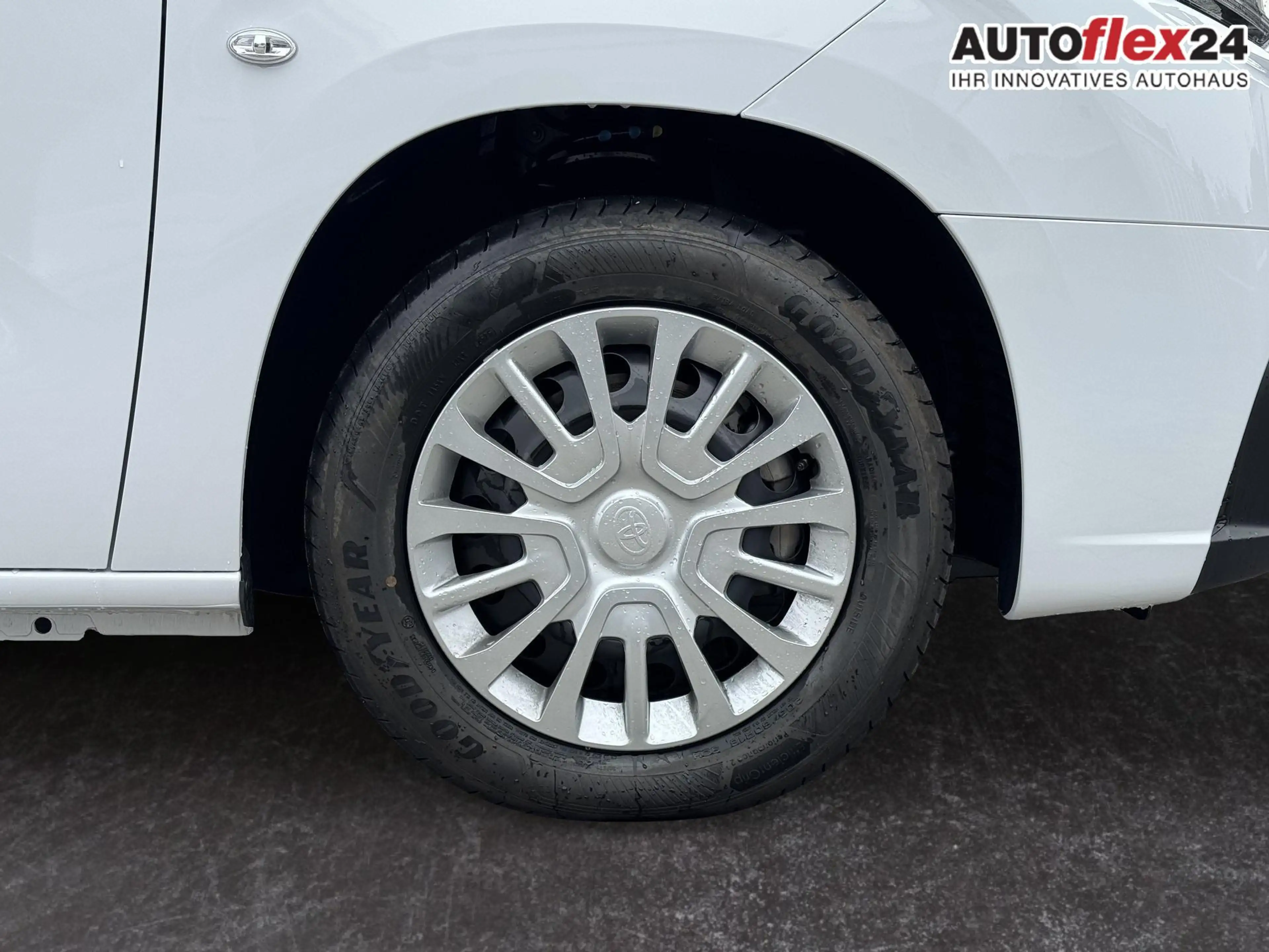 Toyota Proace City Verso 1,5 D-4D L2 Business 7 Sitzer Klima Einpa... — photo 9
