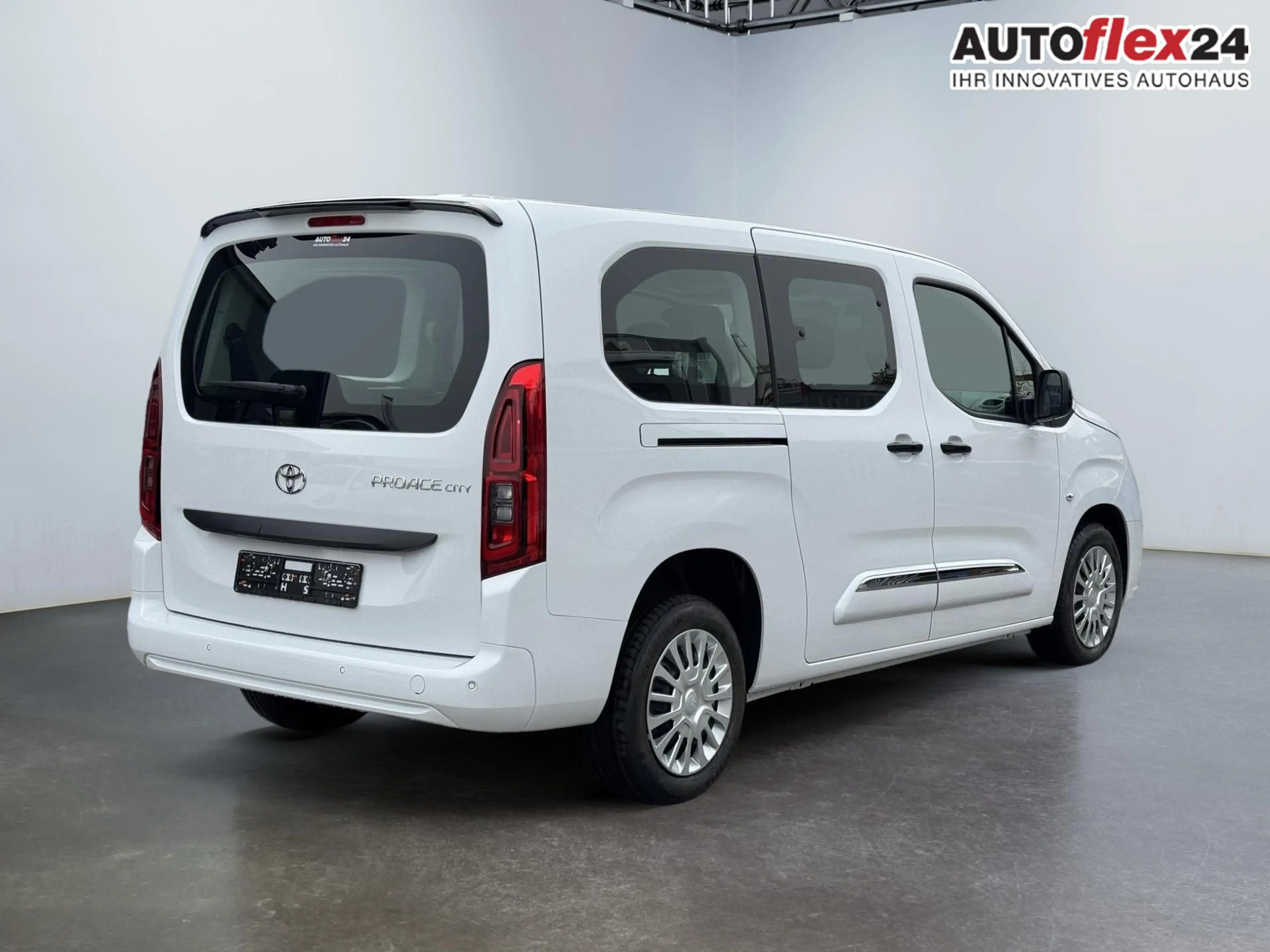 Toyota Proace City Verso 1,5 D-4D L2 Business 7 Sitzer Klima Einpa... — photo 6