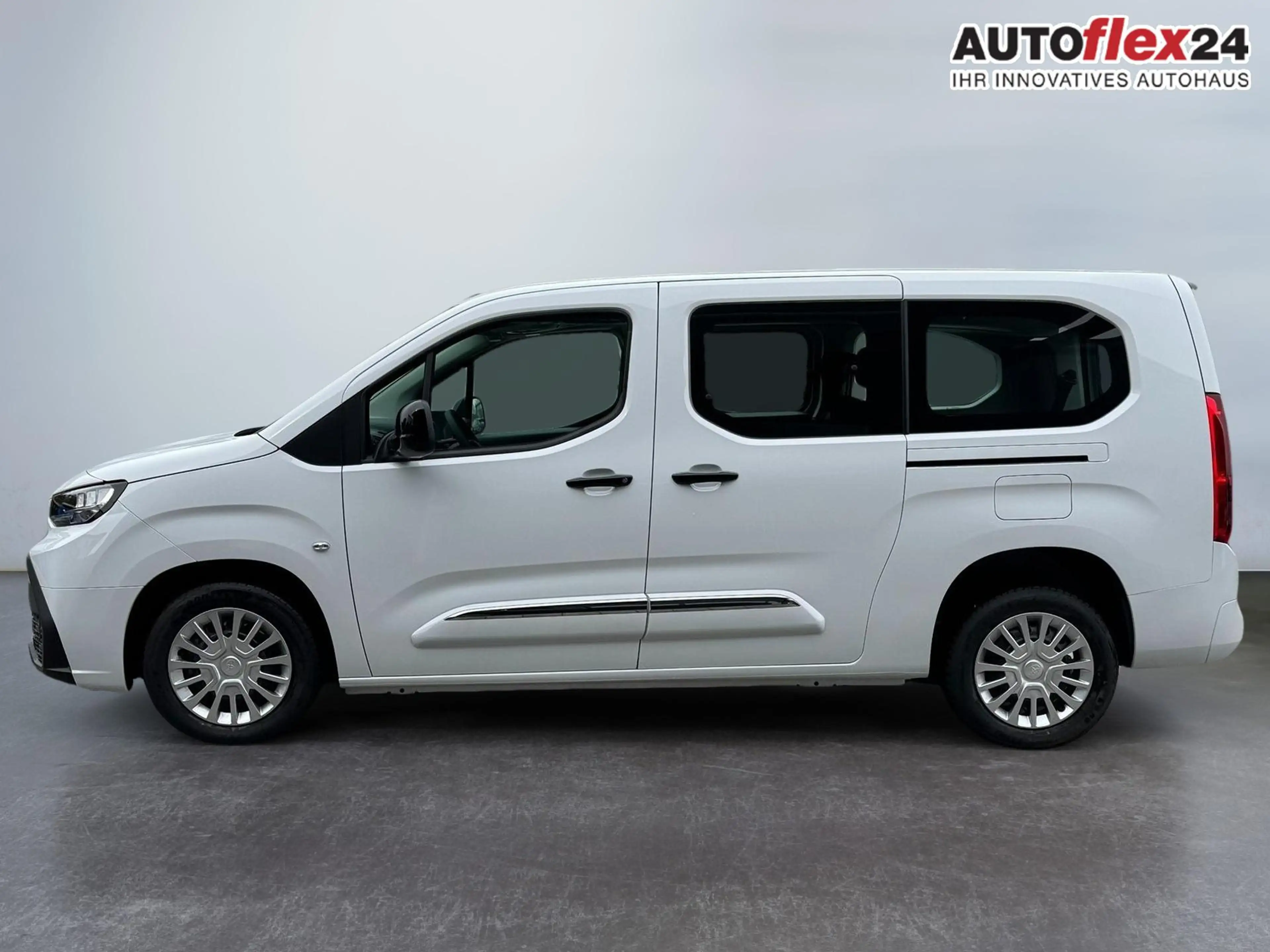 Toyota Proace City Verso 1,5 D-4D L2 Business 7 Sitzer Klima Einpa... — photo 7