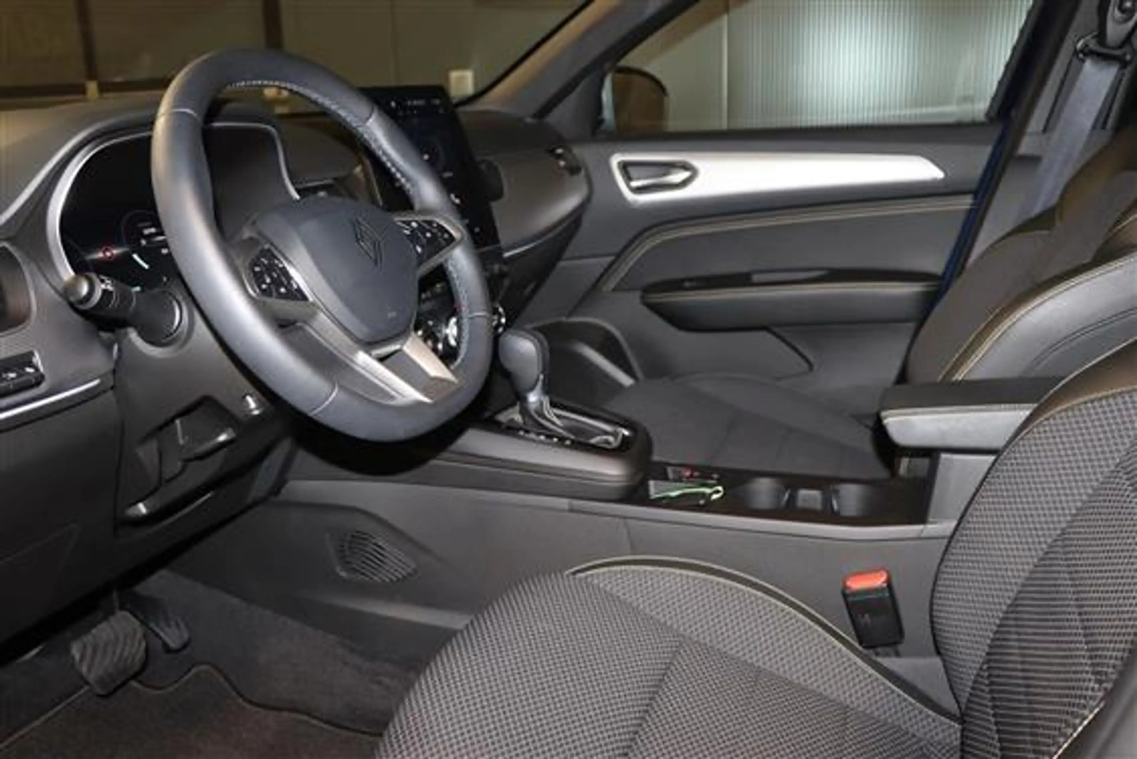 Renault Arkana 1.3 TCE MILD HYBRID TECHNO EDC — photo 8