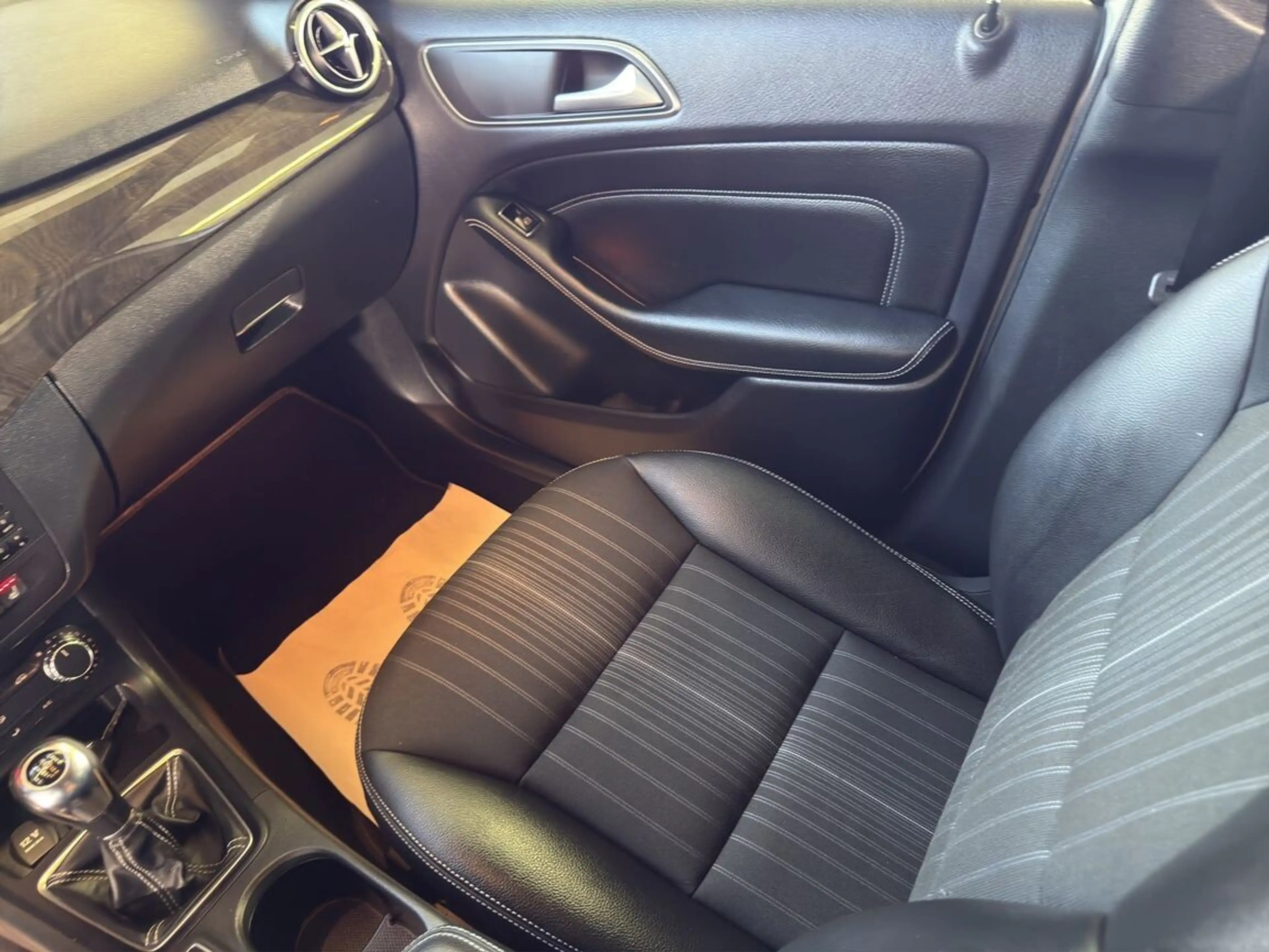 Mercedes-Benz B 180 **LEDER*BI-XENON*PDC*NEUES-PICKERL7/2027*MOD2013 — photo 15