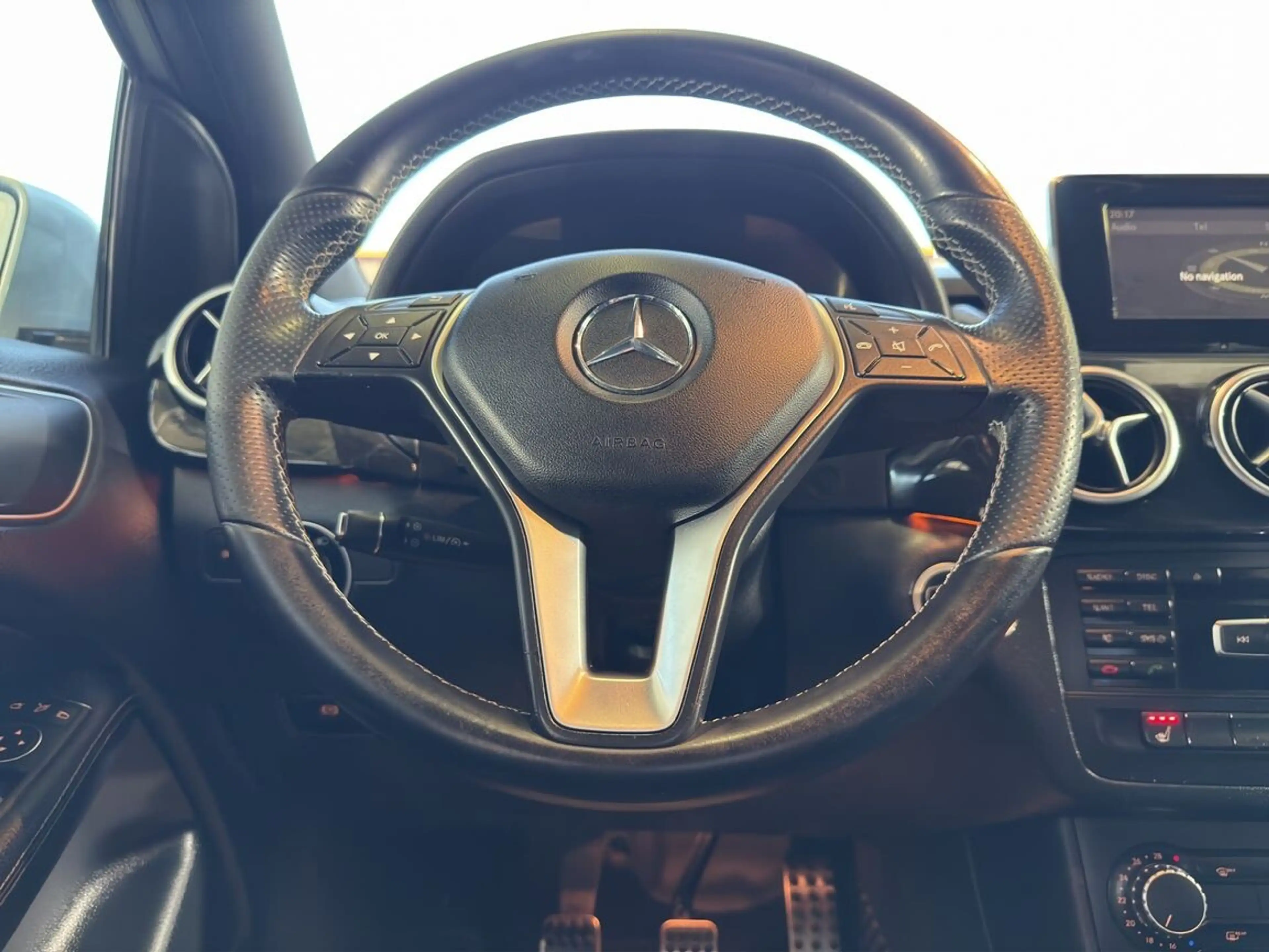 Mercedes-Benz B 180 **LEDER*BI-XENON*PDC*NEUES-PICKERL7/2027*MOD2013 — photo 9