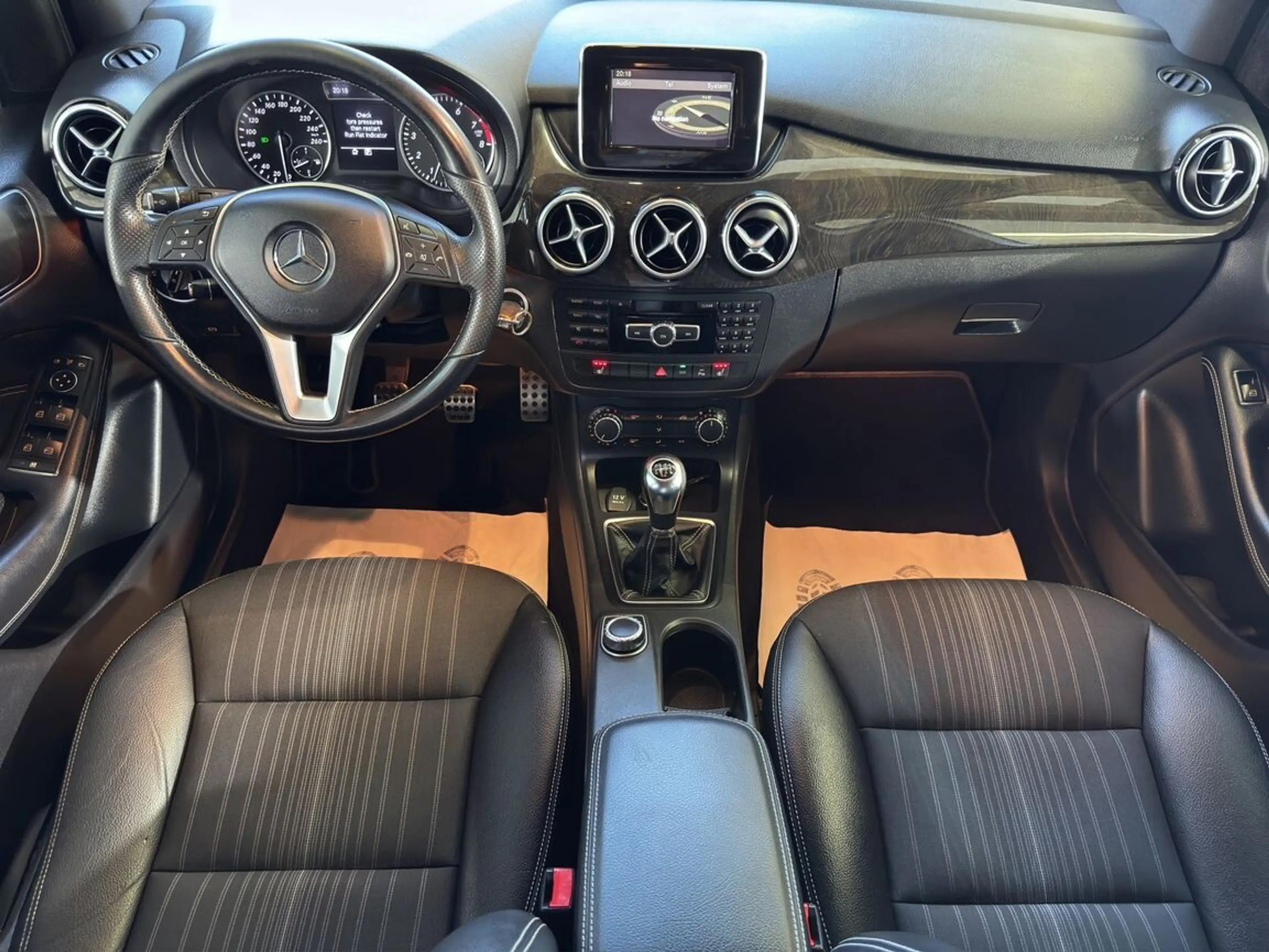 Mercedes-Benz B 180 **LEDER*BI-XENON*PDC*NEUES-PICKERL7/2027*MOD2013 — photo 7