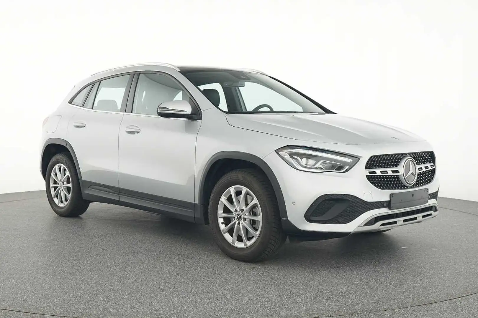 Mercedes-Benz GLA 250 e Style Ezüst - 2