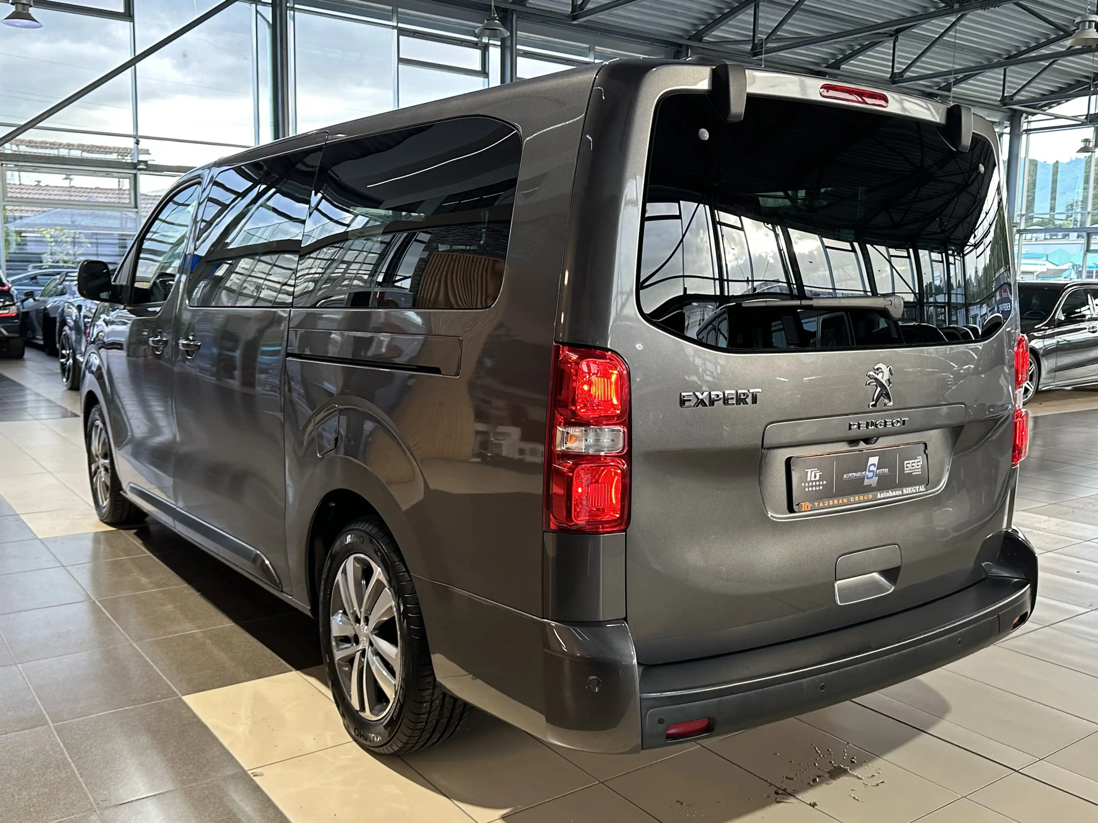 Peugeot Traveller Business VIP L3 Standheizung HUD Leder — photo 11