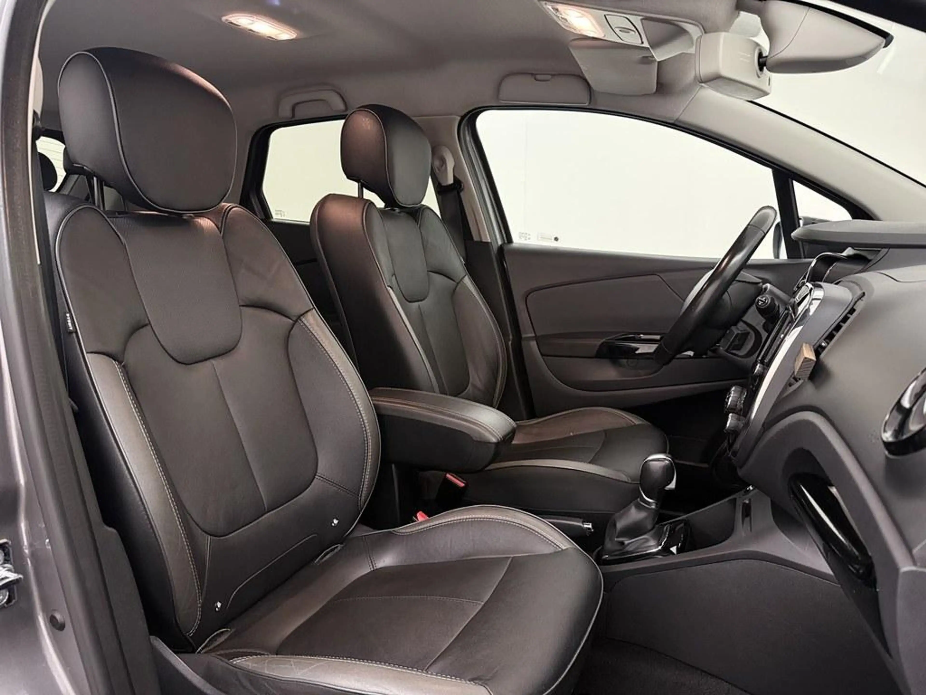 Renault Captur 1.2 TCe Xmod Automaat Leder/4S.Banden/Trekhaak/Ecc — photo 4