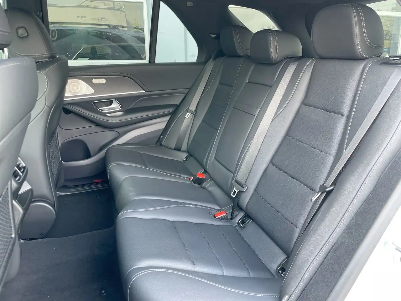 Mercedes-Benz GLE снимка Mercedes-Benz GLE