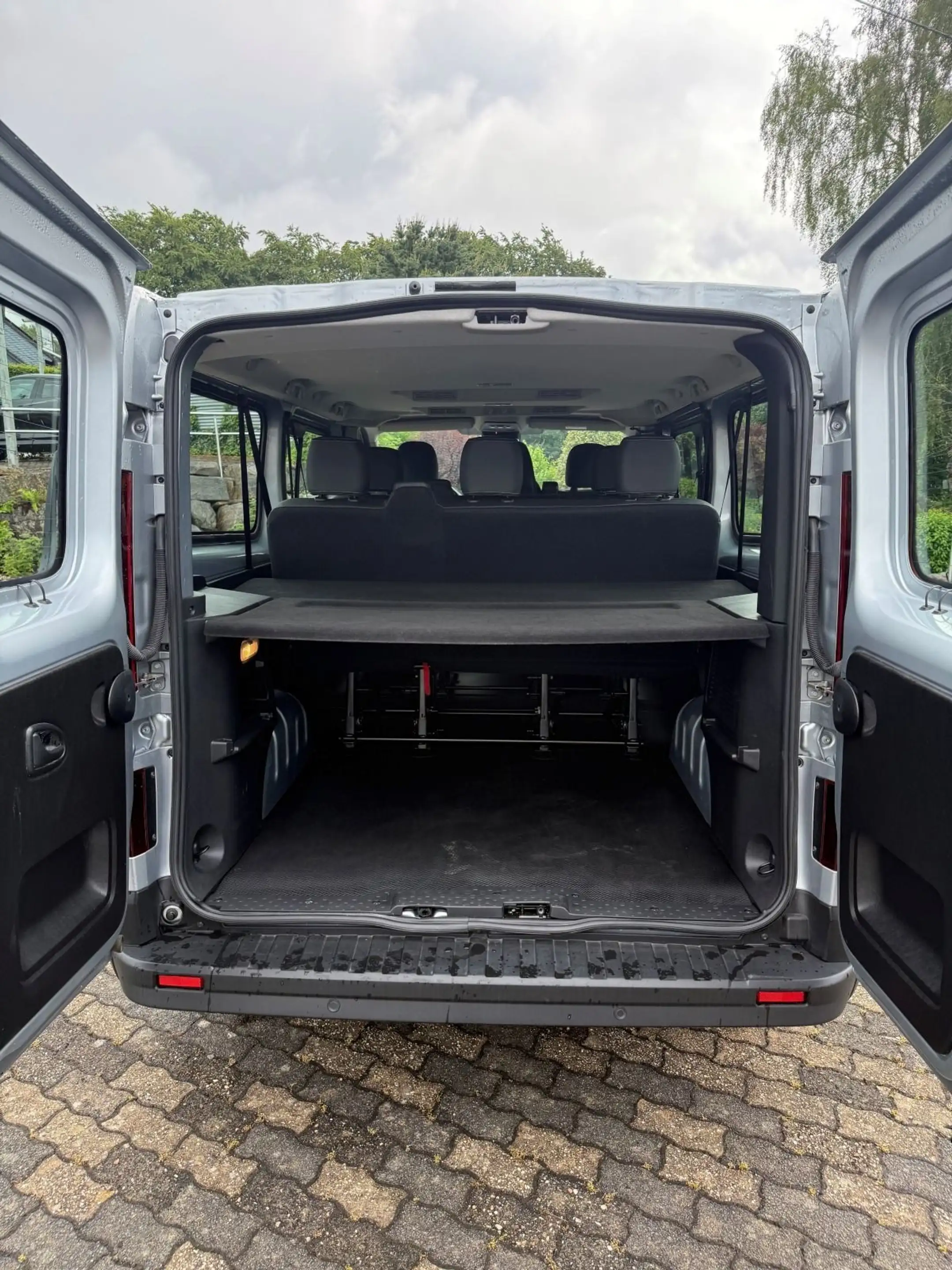 Nissan Primastar Kombi L2H1 3,0t Tekna dci150 — photo 7