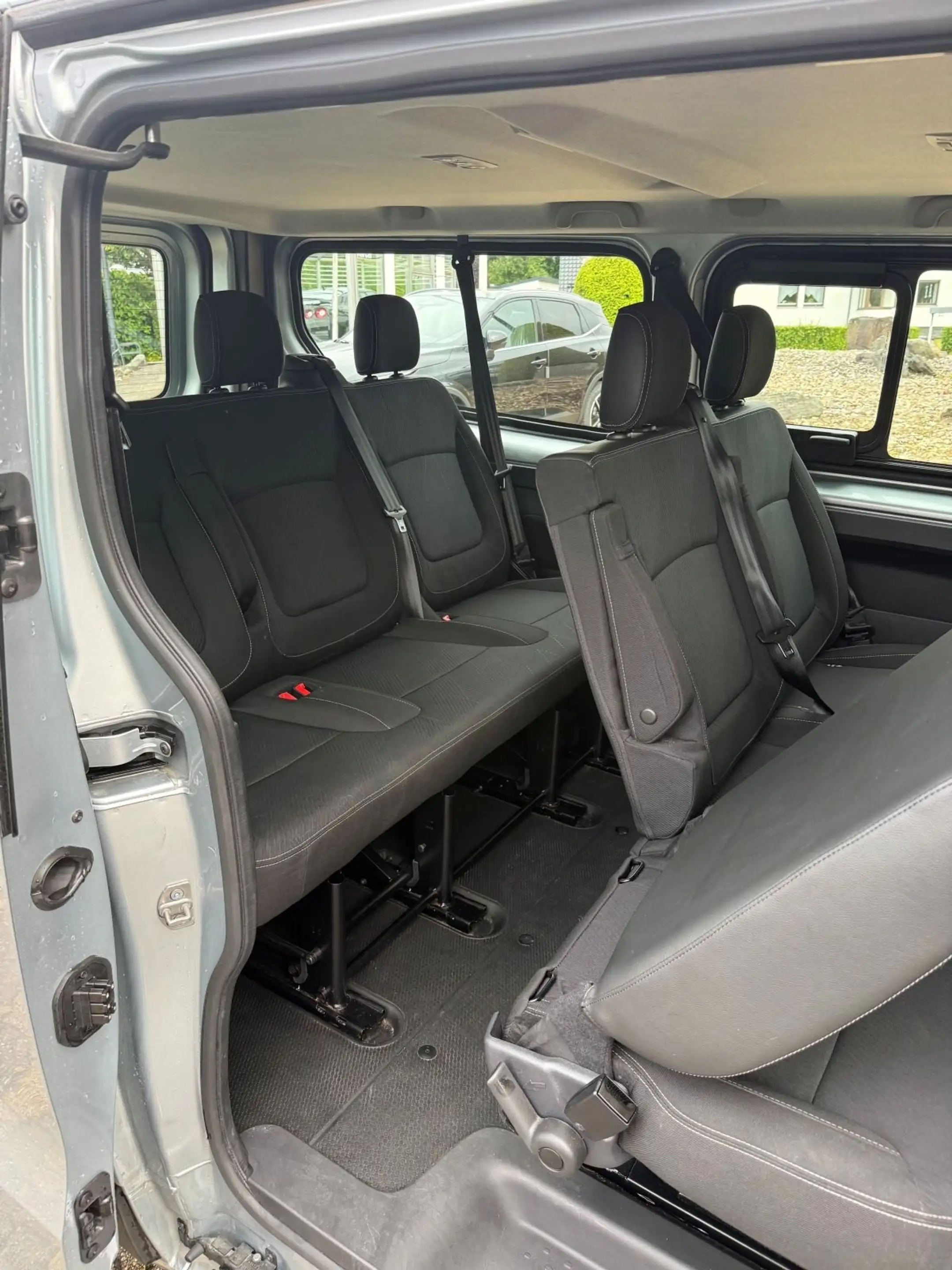 Nissan Primastar Kombi L2H1 3,0t Tekna dci150 — photo 9