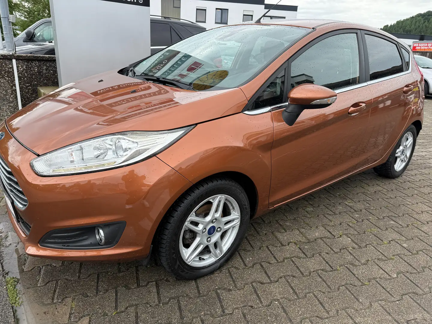 Ford Fiesta Titanium Brown - 1
