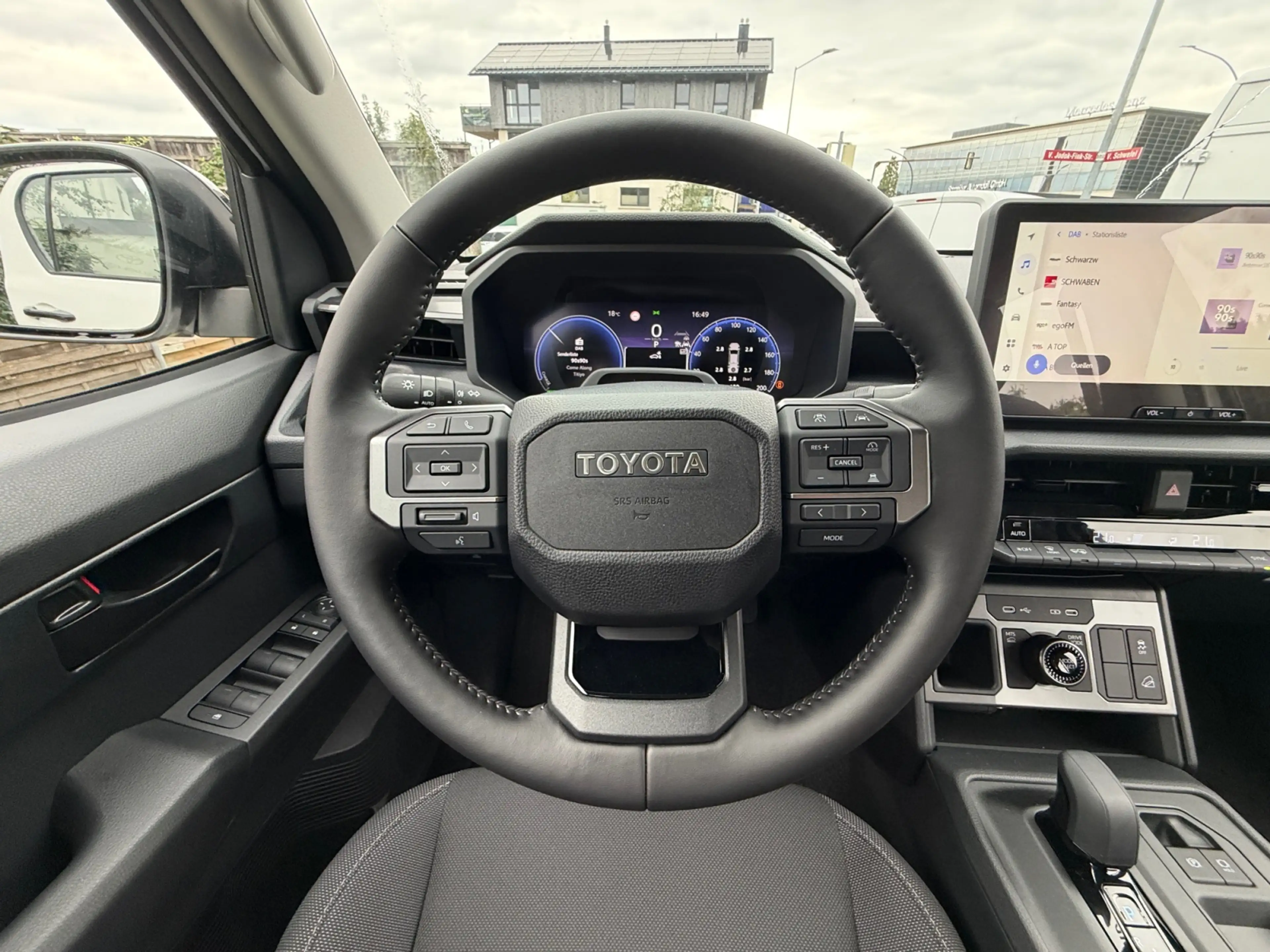 Toyota Hilux Hilux Double Cab Duty 144kWh Elektro Automatik (4 — photo 11