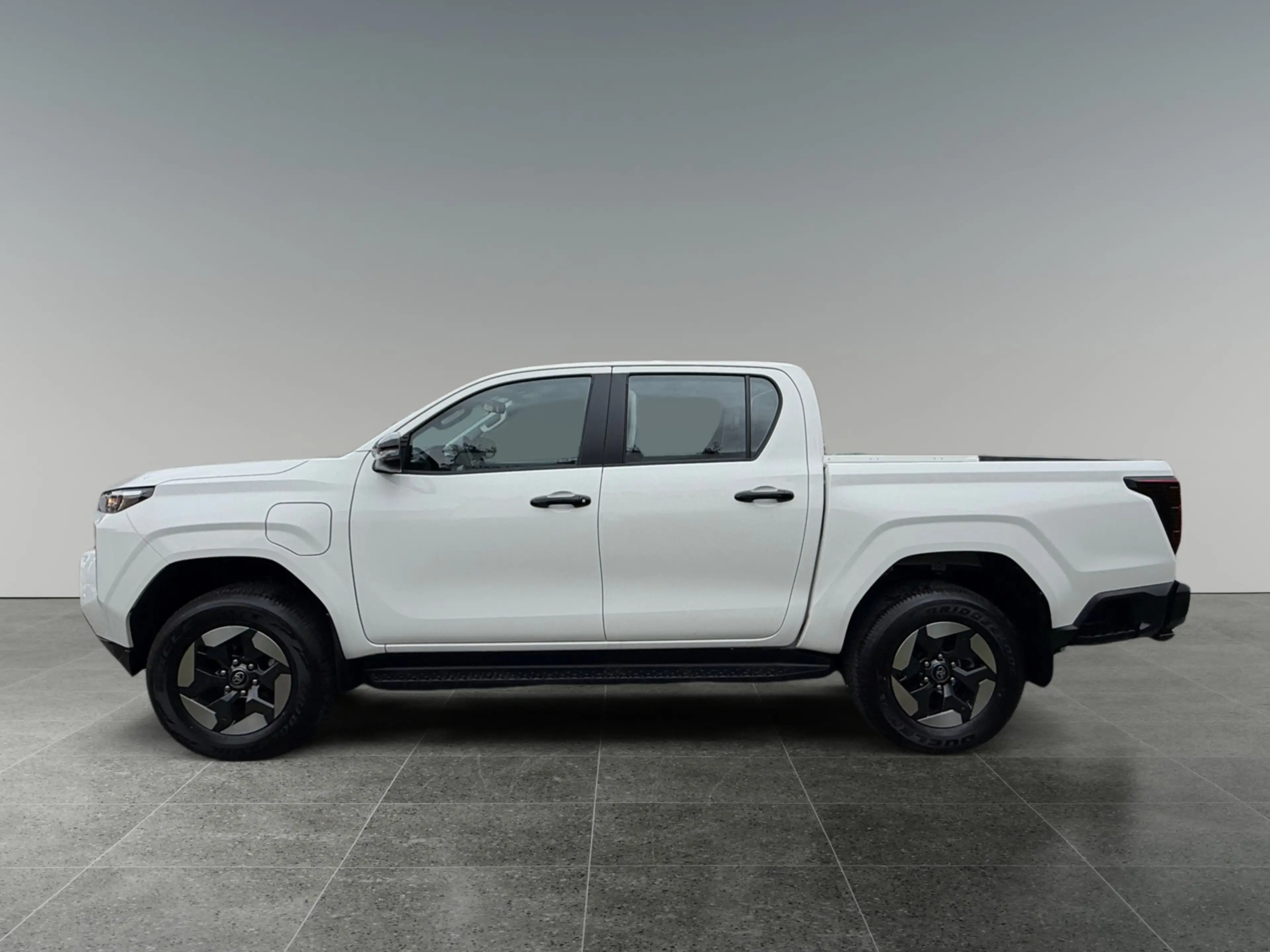 Toyota Hilux Hilux Double Cab Duty 144kWh Elektro Automatik (4 — photo 2